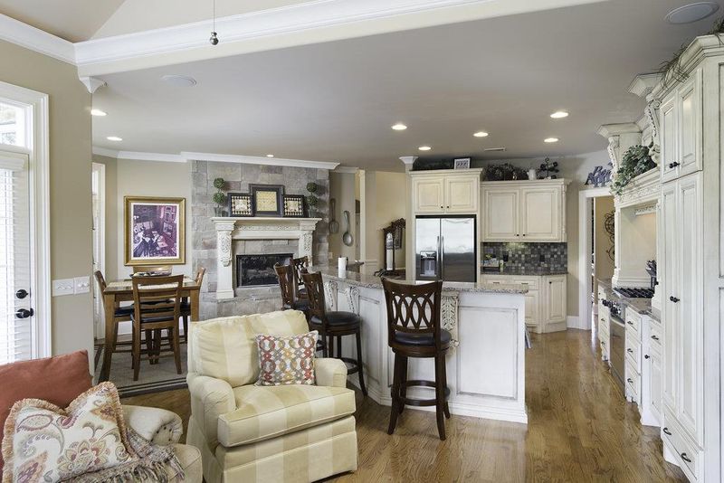 1005 Heathrow Dr, Hendersonville, TN 37075