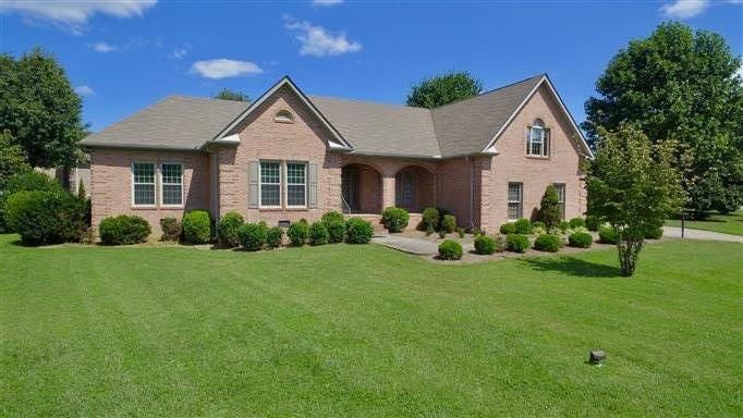 502 Redstone Dr, Gallatin, TN 37066