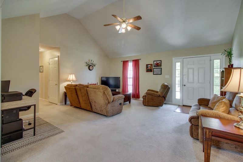 1018 Creek Bottom Rd, White Bluff, TN 37187