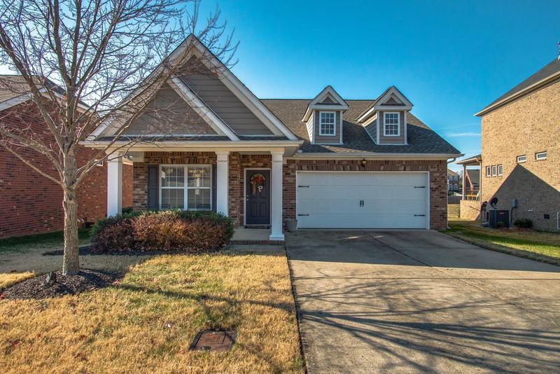 1625 Robindale Dr, Hermitage, TN 37076