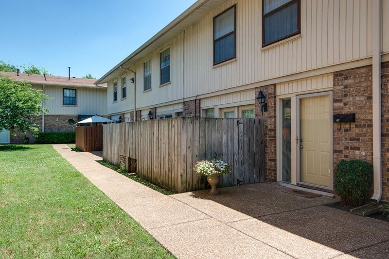 2116 Hobbs Rd Apt G6 #G6, Nashville, TN 37215