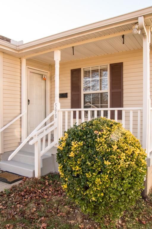 598 Woodcrest Dr, La Vergne, TN 37086