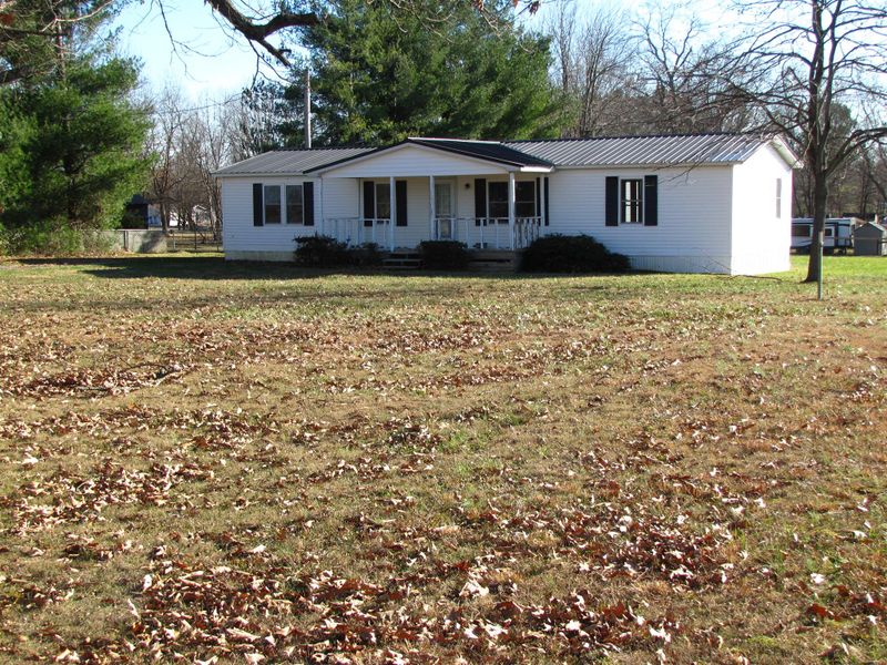 212 Clearview Rd, Cottontown, TN 37048