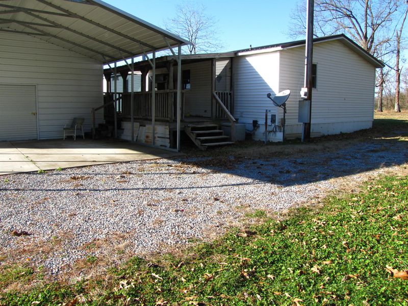 212 Clearview Rd, Cottontown, TN 37048