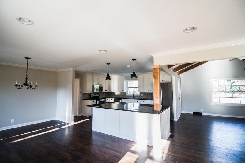 2410 Hillmont Dr, Murfreesboro, TN 37129