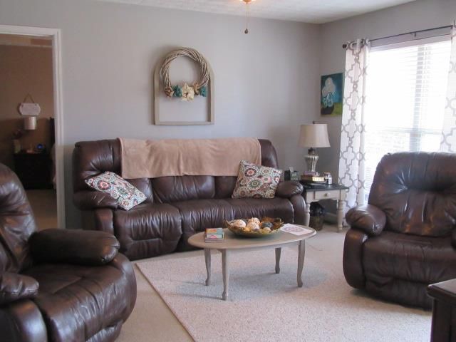 1236 Hillside Dr, Springfield, TN 37172
