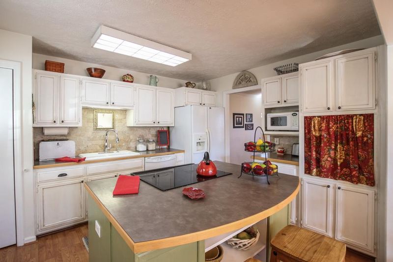 2084 Leeville Rd, Mount Juliet, TN 37122