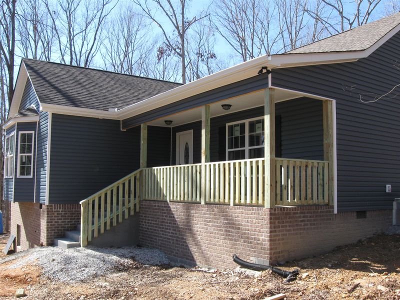 1004 Johnston Dr, Burns, TN 37029