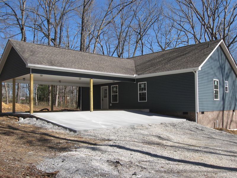 1004 Johnston Dr, Burns, TN 37029