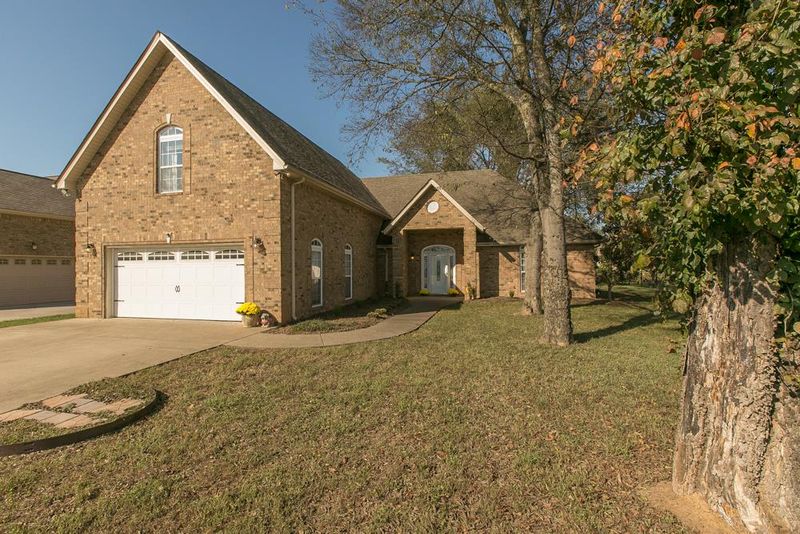 3606 Genoa Dr, Murfreesboro, TN 37128