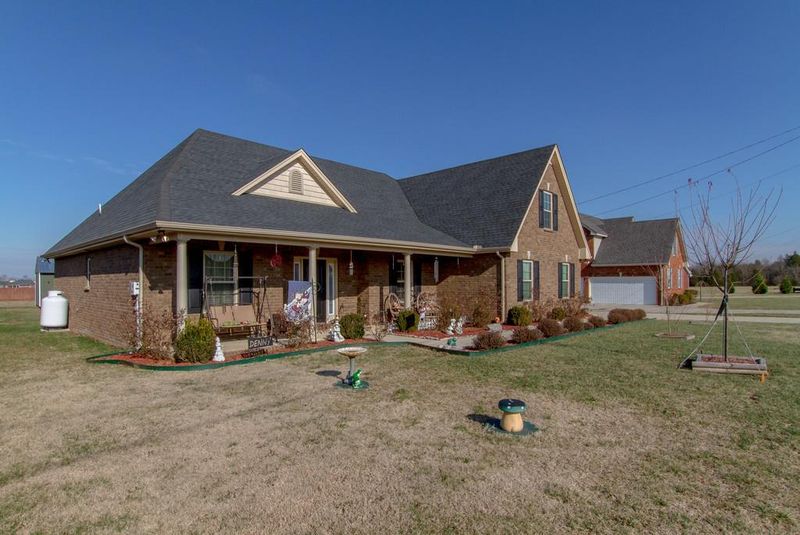 1054 Coral Dr, Murfreesboro, TN 37127