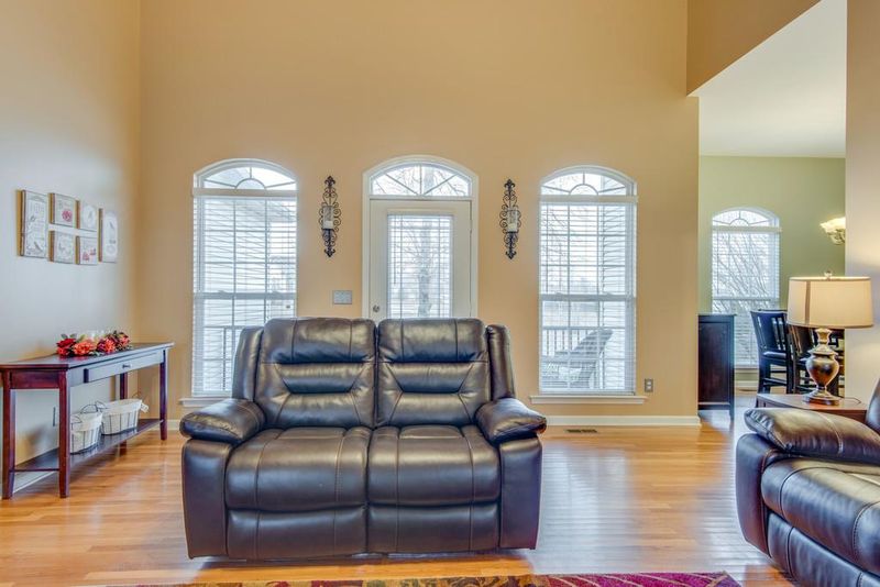 505 Red Fox Dr, Burns, TN 37029