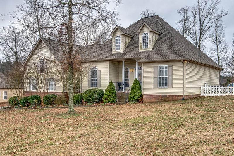 505 Red Fox Dr, Burns, TN 37029