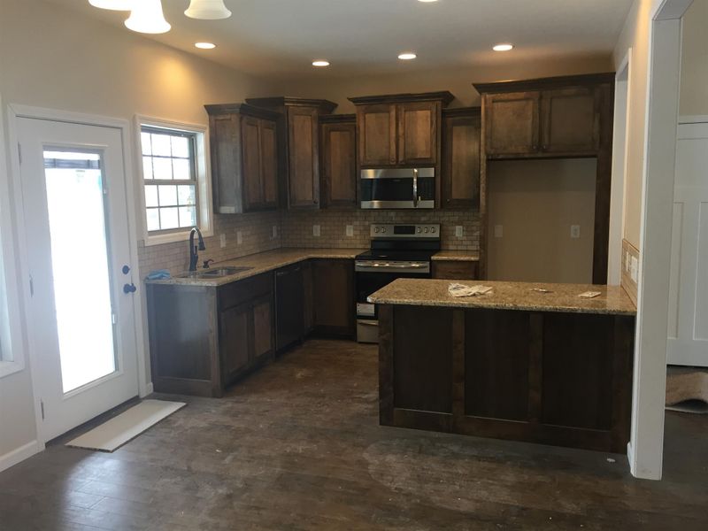 385 S Ray Rd, Portland, TN 37148