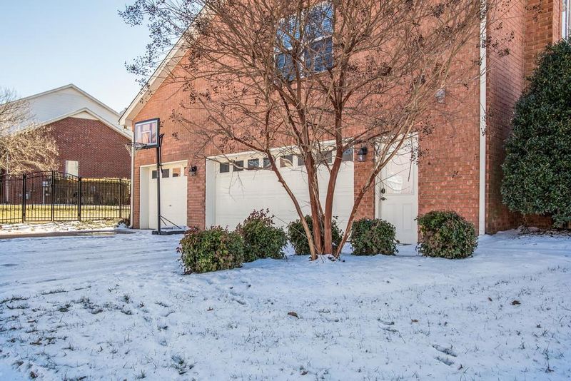 733 Glen Oaks Dr, Franklin, TN 37067