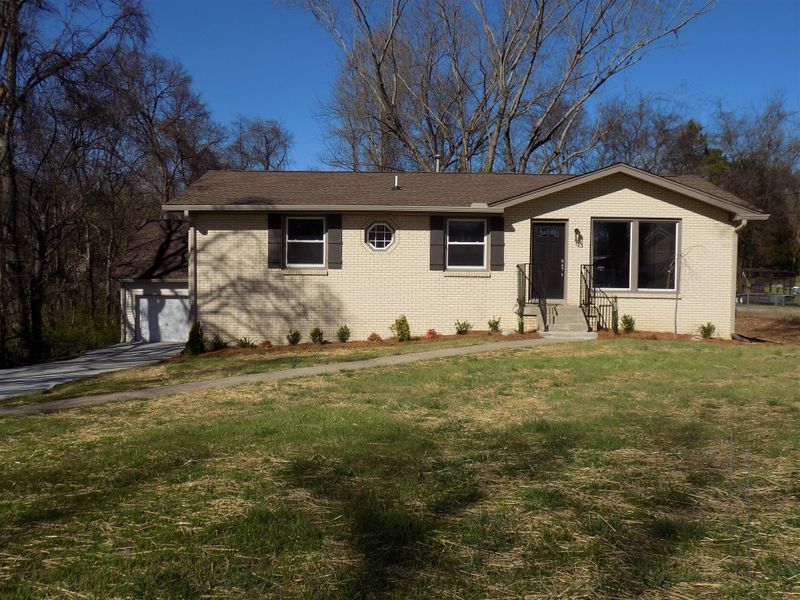 210 E Overhill Dr, Old Hickory, TN 37138