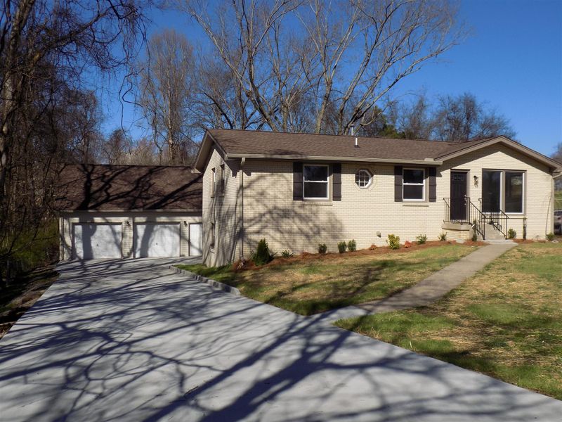 210 E Overhill Dr, Old Hickory, TN 37138