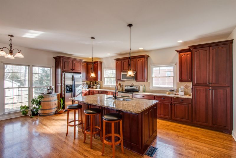 210 Ridgewater Way, Mount Juliet, TN 37122