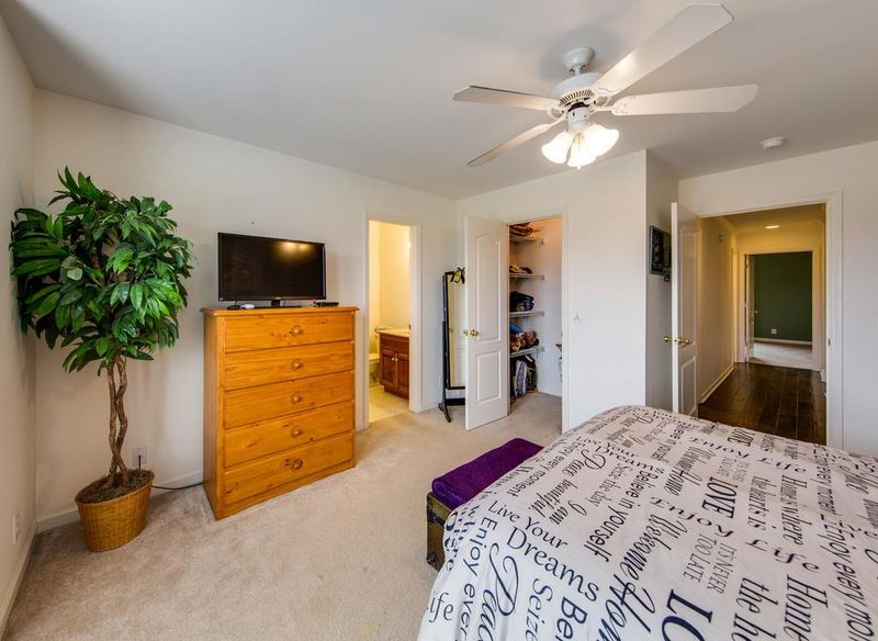 2039 Hickory Dr, Springfield, TN 37172