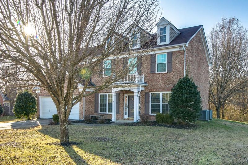 2102 Woodsway Ct, Mount Juliet, TN 37122