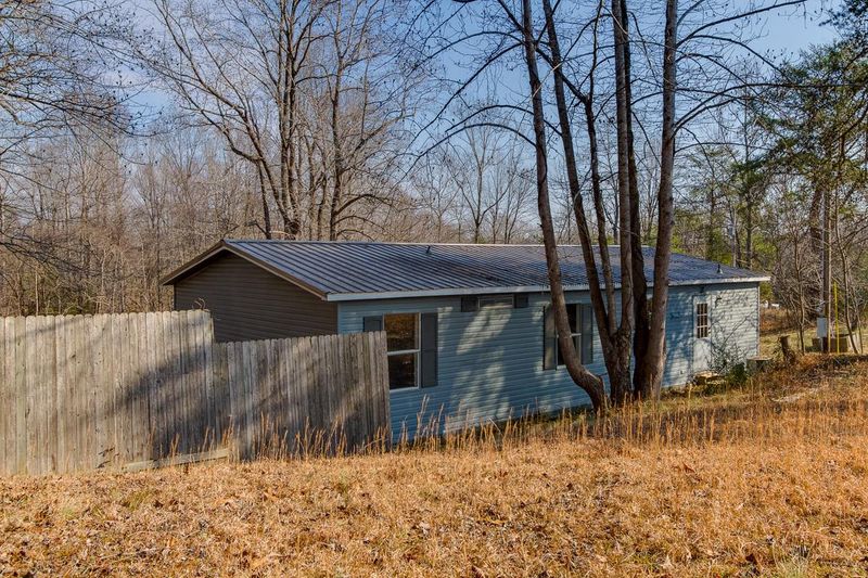 1001 Perry, Chapmansboro, TN 37035