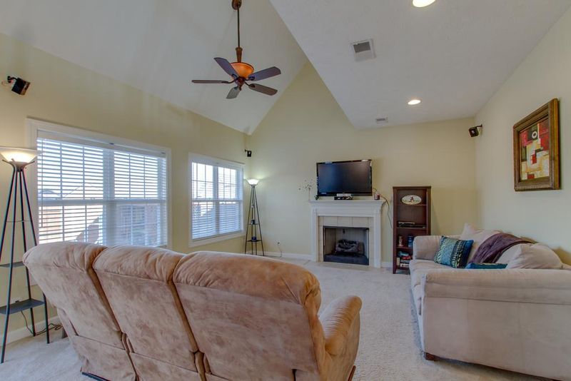 725 Willow Cove Dr, Murfreesboro, TN 37128