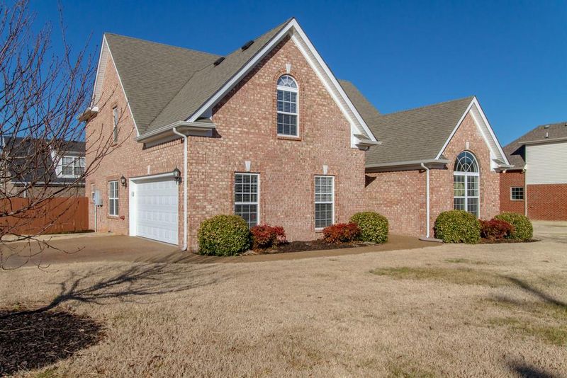 725 Willow Cove Dr, Murfreesboro, TN 37128