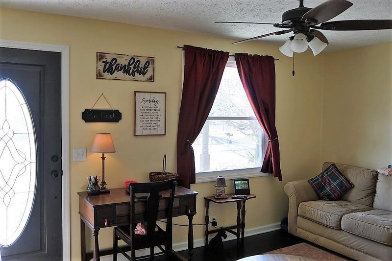 384 Kathleen Dr, Cedar Hill, TN 37032