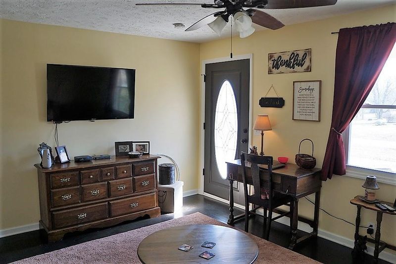 384 Kathleen Dr, Cedar Hill, TN 37032