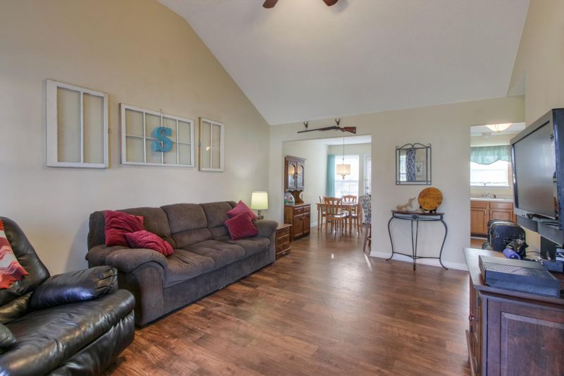 711 Lou Gehrig Cir, La Vergne, TN 37086