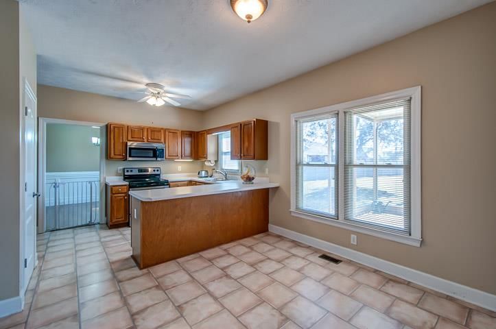 2707 Stonehedge Dr, Murfreesboro, TN 37128
