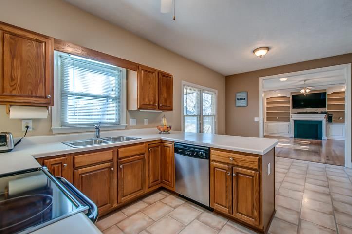2707 Stonehedge Dr, Murfreesboro, TN 37128