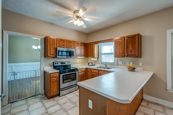 2707 Stonehedge Dr, Murfreesboro, TN 37128