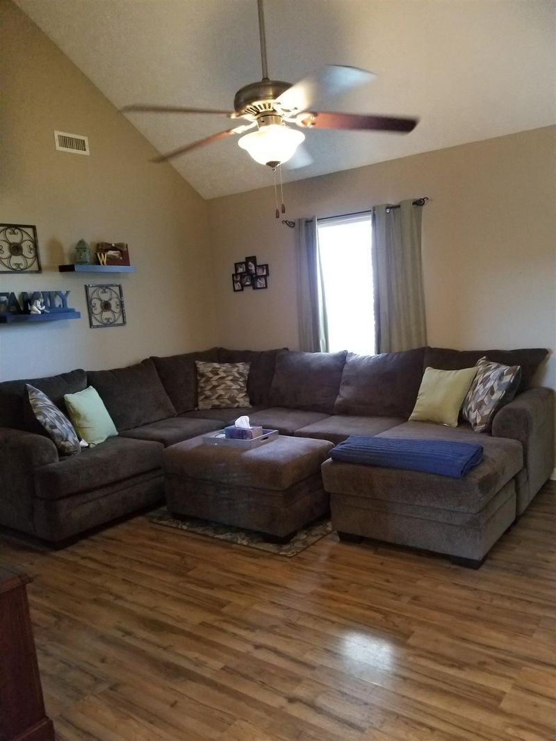 716 Crescent Rd, Murfreesboro, TN 37128