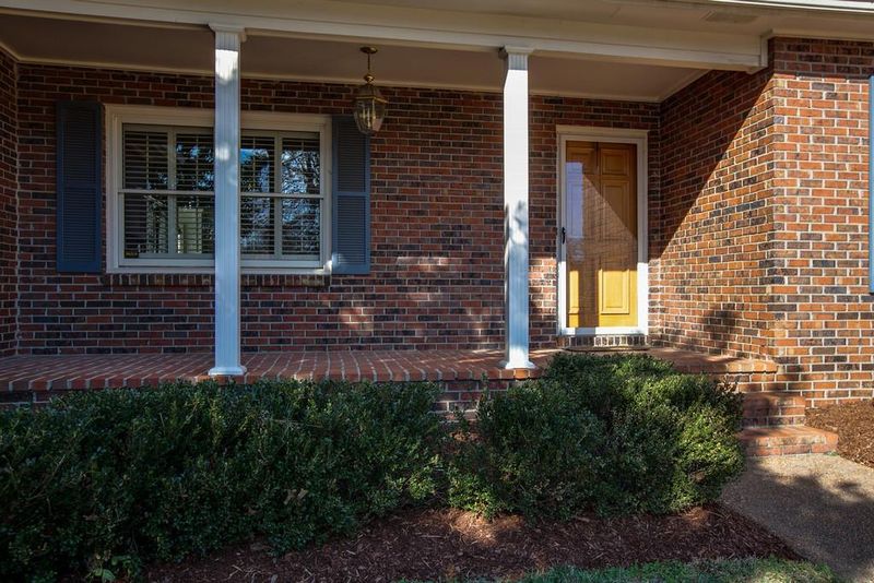251 Pebble Glen Dr, Franklin, TN 37064