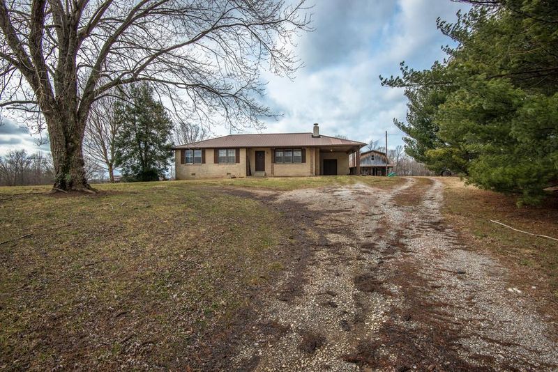 1008 Breeden Rd, Charlotte, TN 37036