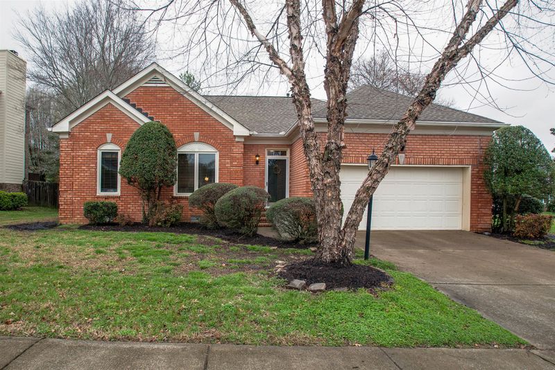 7049 Northridge Dr, Nashville, TN 37221