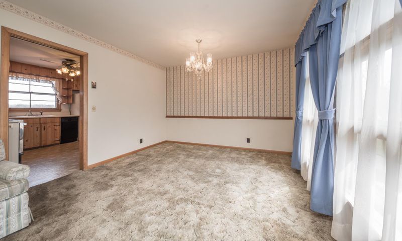 729 Robert Burns Dr, Nashville, TN 37217