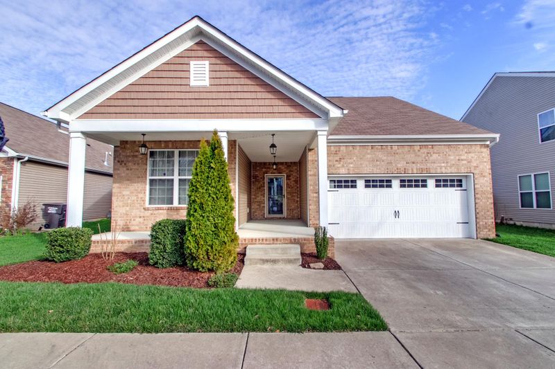 1653 Stonewater Dr, Hermitage, TN 37076