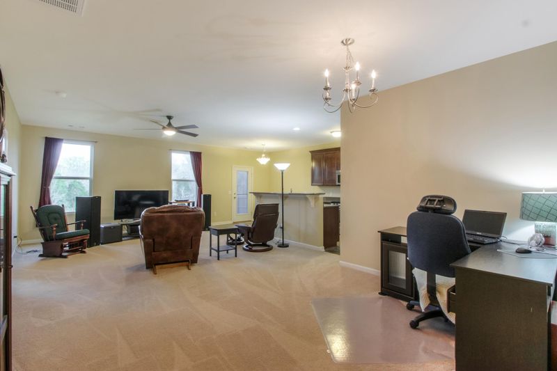 1653 Stonewater Dr, Hermitage, TN 37076