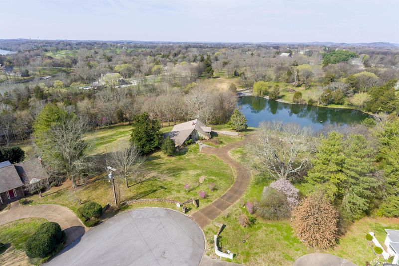 1275 Windsor Dr, Gallatin, TN 37066
