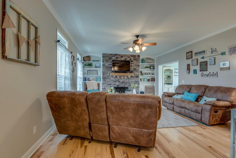 102 Spruce Ct, Burns, TN 37029