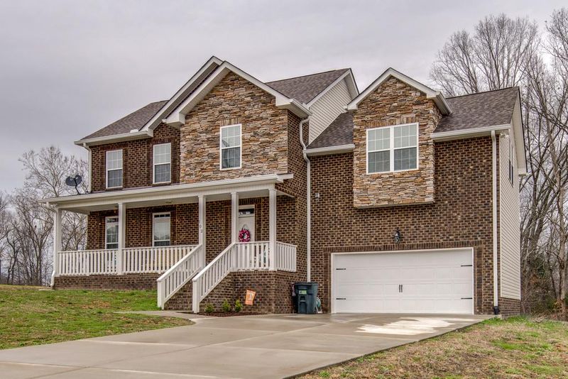 102 Spruce Ct, Burns, TN 37029