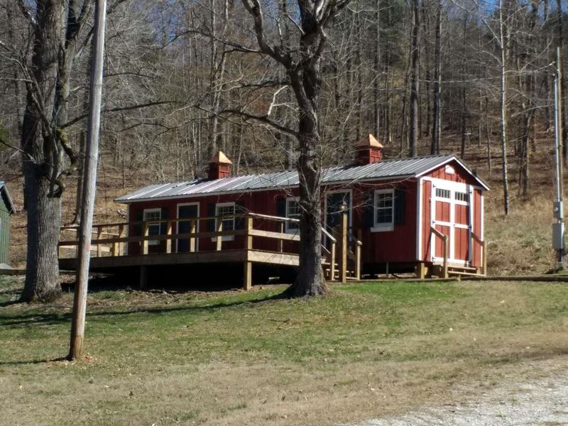 1355 Stoney Point Rd, Vanleer, TN 37181
