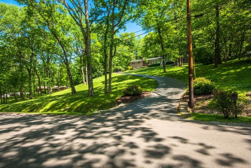 216 Baskin Dr, Nashville, TN 37205