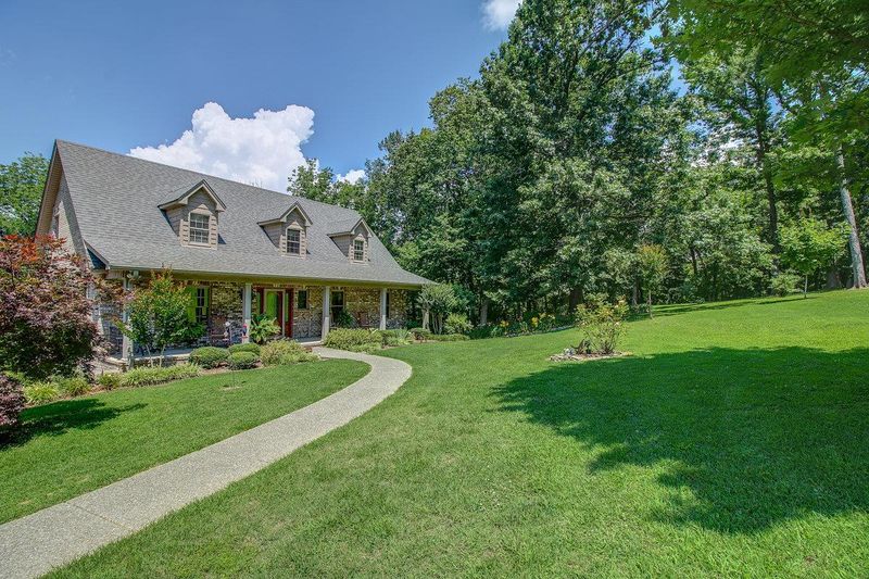 132B E Robertson Rd, Castalian Springs, TN 37031