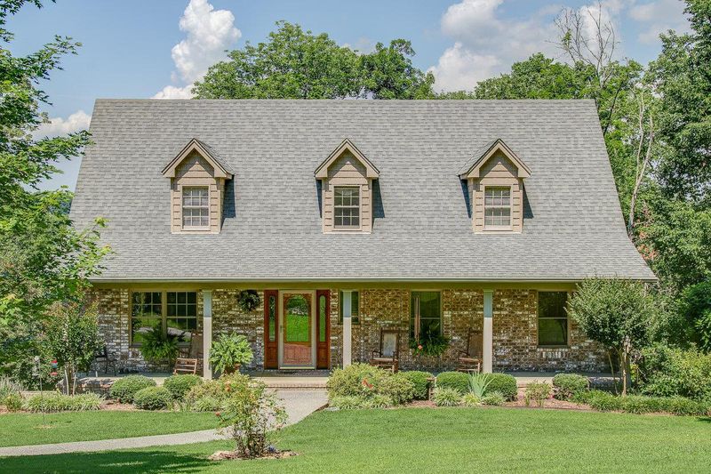 132B E Robertson Rd, Castalian Springs, TN 37031