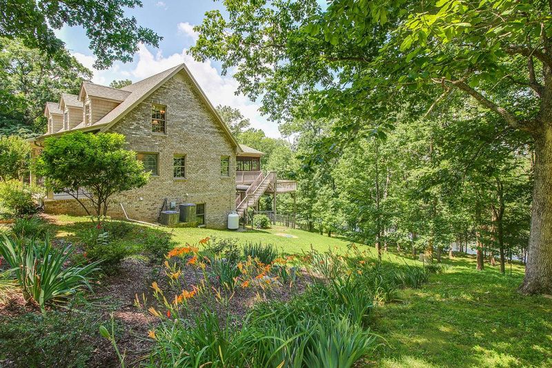 132B E Robertson Rd, Castalian Springs, TN 37031