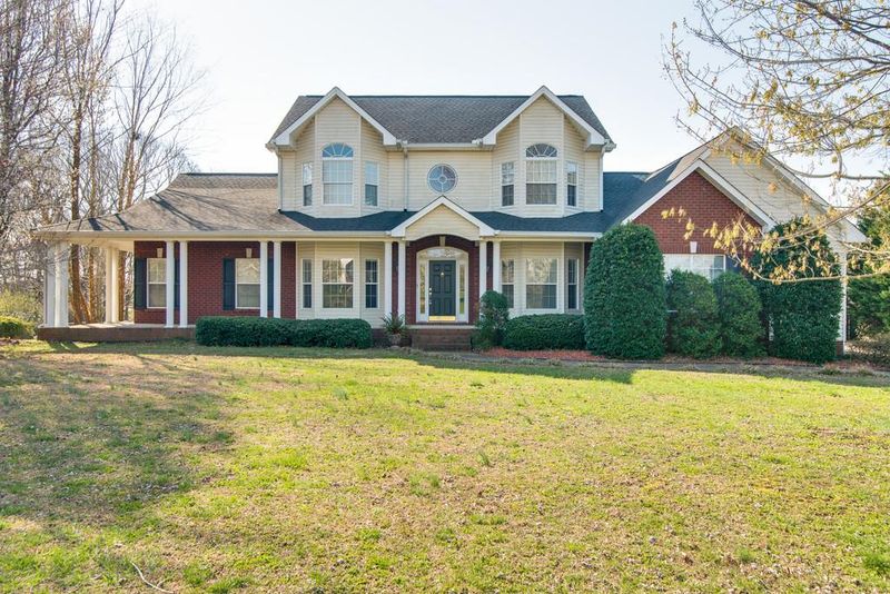1029 Ridglea Dr, Burns, TN 37029
