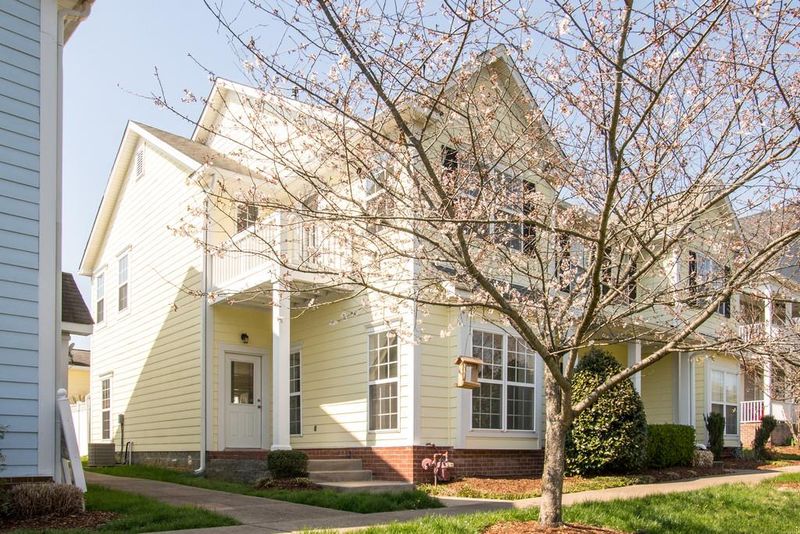 606 St Jules Ln, Nashville, TN 37211